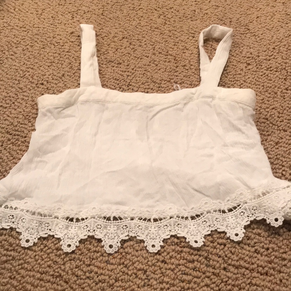 Ivy and main. Size xs. Crop top. Lace detail